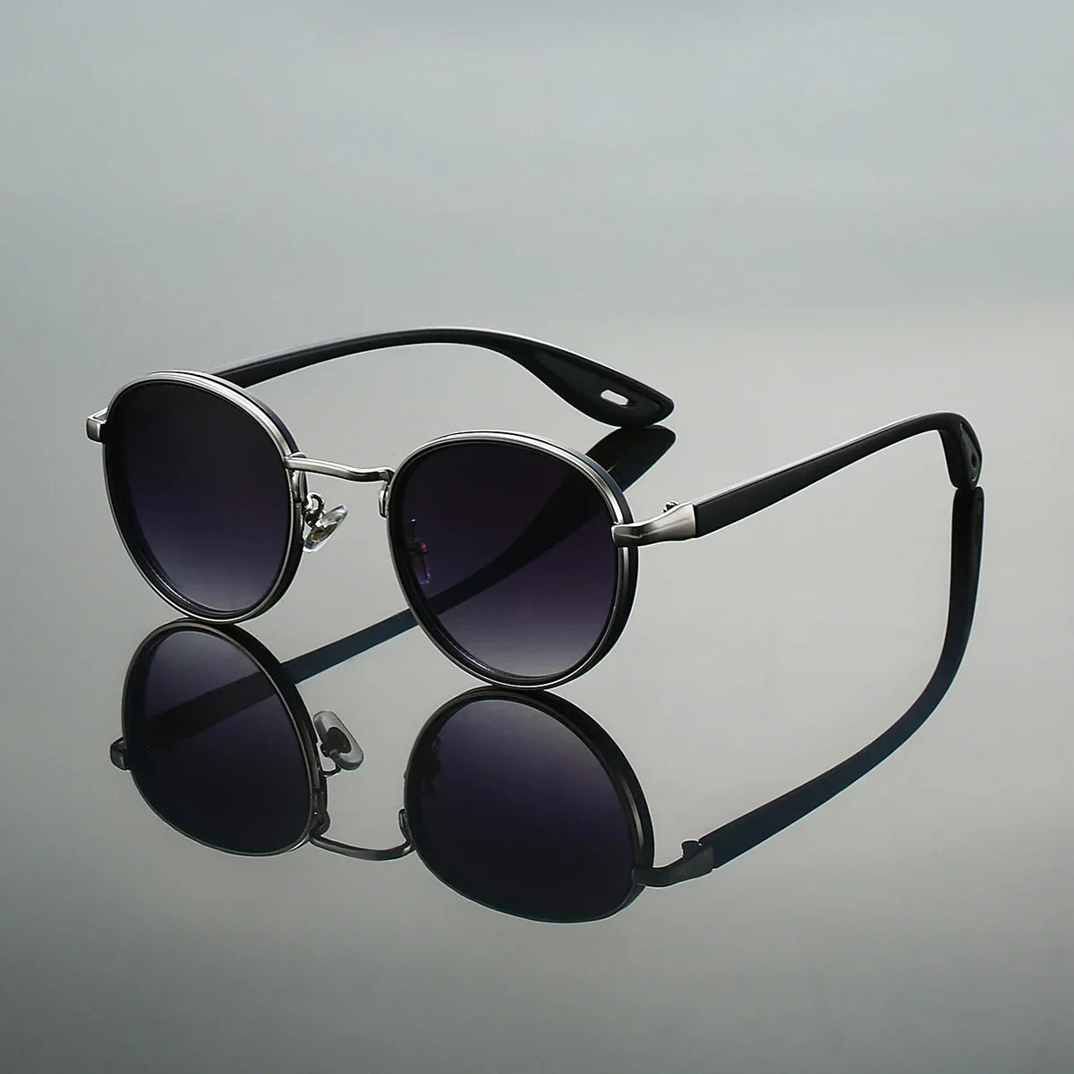 Evander Kesteven Round Sunglasses